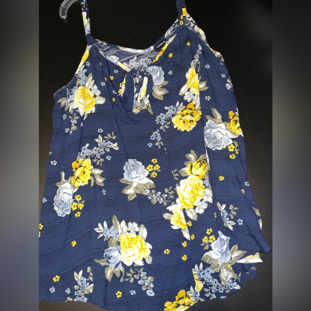Torrid Navy blue Floral Tank Top with Adjustable Straps Size 0 EUC